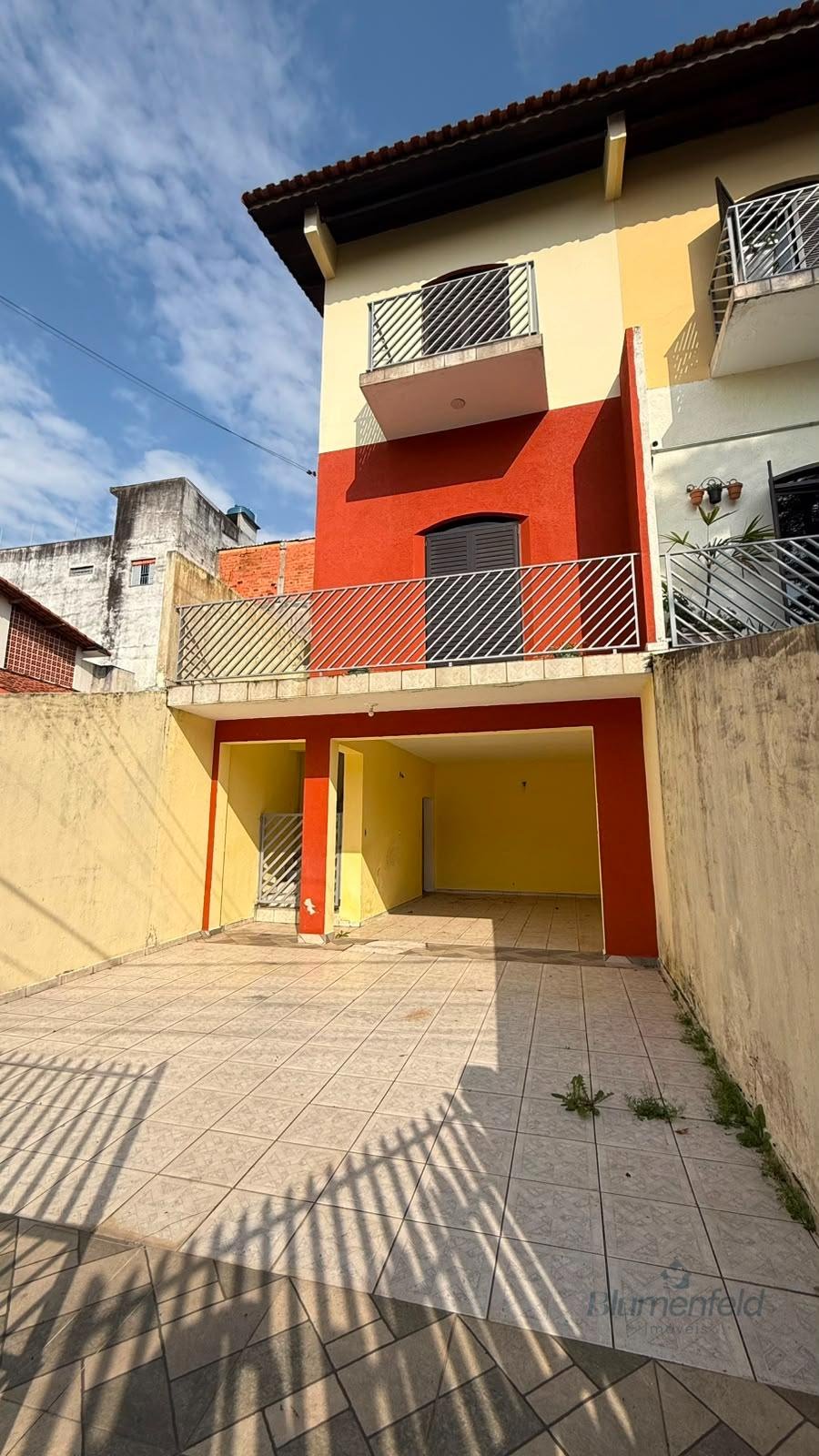 Casa à venda com 3 quartos, 2 banheiros, 3 vagas e 200m² no Center Ville, Arujá — foto principal