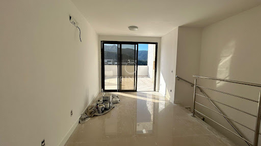 salacobertura-trinitaimobiliaria-elos-ilhapura