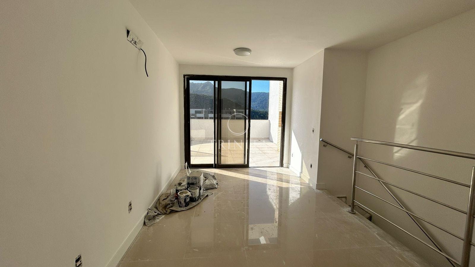 salacobertura-trinitaimobiliaria-elos-ilhapura