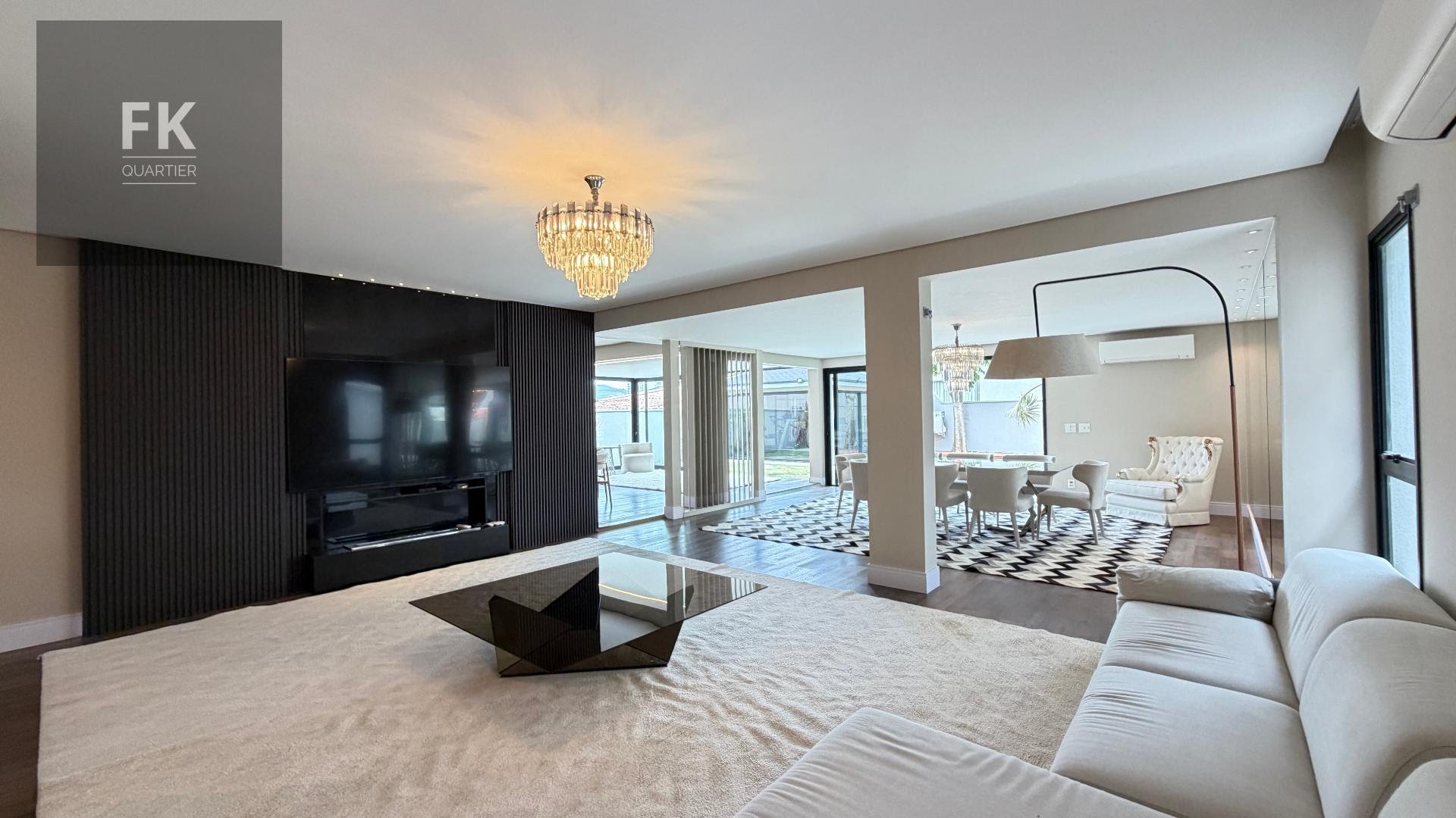 Casa à venda com 5 quartos, 5 suítes, 4 vagas e 350m² no Alphaville Residencial Dois, Barueri (SP) — foto 3 de 30