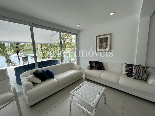 Casa Frente Mar para Temporada em Angra dos Reis / RJ no bairro Itanema