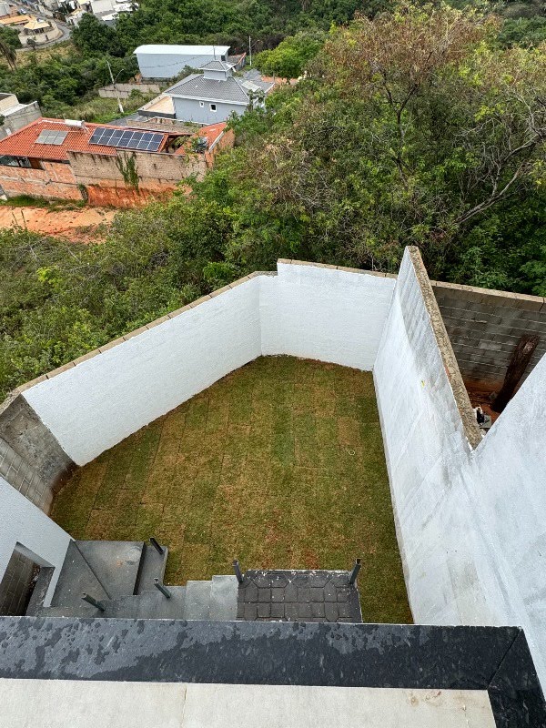 Casa à venda com 3 quartos, 1 suíte, 4 vagas e 132m² no Liberdade, Santa Luzia (MG) — foto 2 de 20