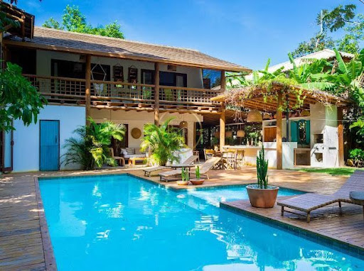 Casa 4 Dormitórios em Trancoso, Porto Seguro | 200m² 150k anual 