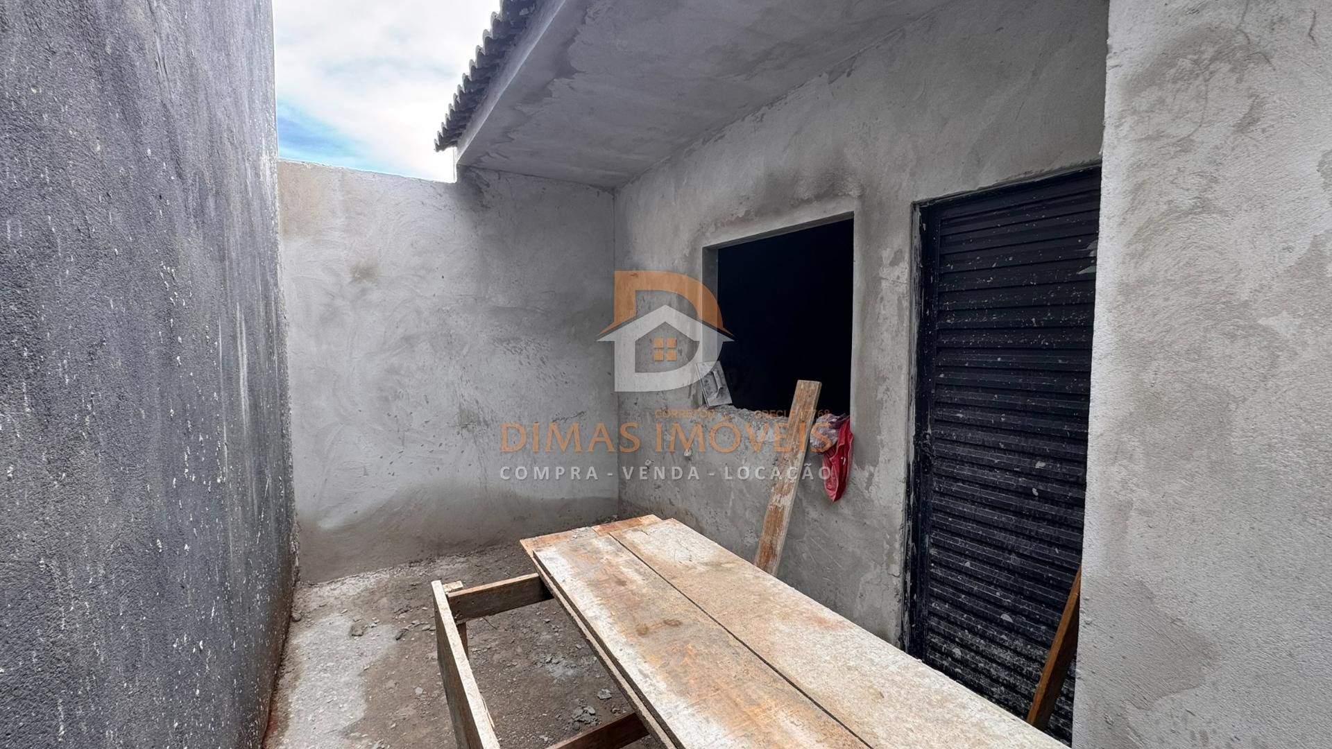 Casa à Venda no Jardim Califórnia em Sabáudia | 2 Dorms | Dimas Imóveis
