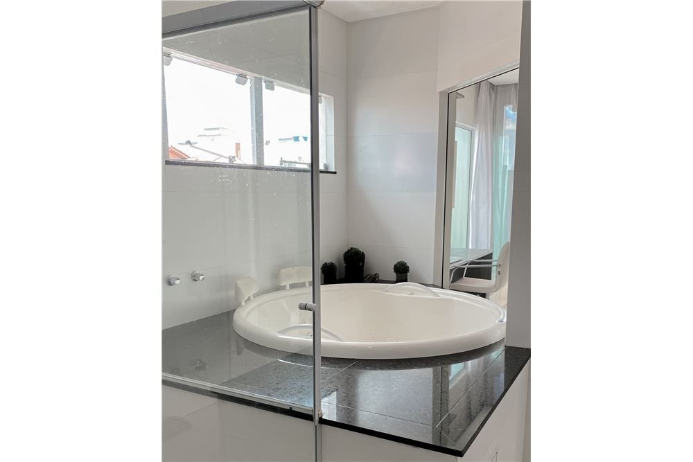 Casa à venda com 4 quartos, 5 banheiros, 2 vagas e 284m² no Centro, Balneário Camboriú (SC) — foto 22 de 30