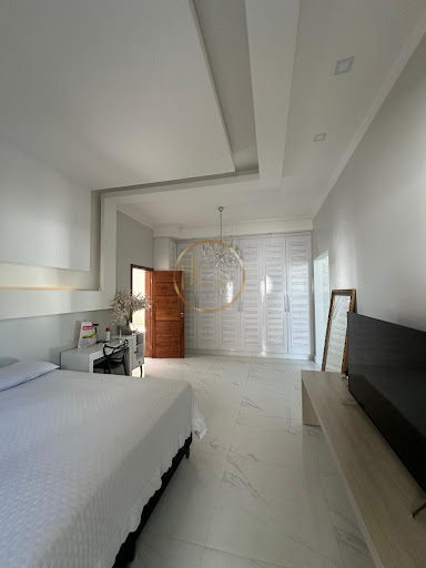 Casa à Venda em Porto Seguro: 4 Suítes, 350m² no Outeiro