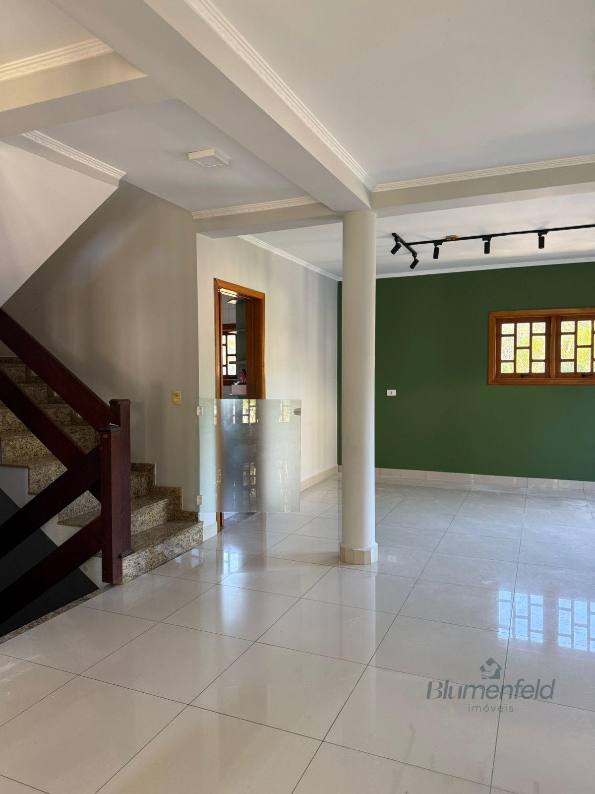 Casa para alugar com 4 quartos, 3 suítes, 2 vagas e 350m² no Arujá Country Club, Arujá (SP) — foto 9 de 30