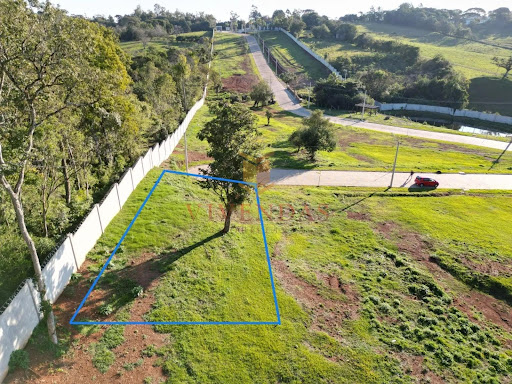Terreno diferenciado, localizado no ponto mais reservado da rua, Reserva do Arvoredo.