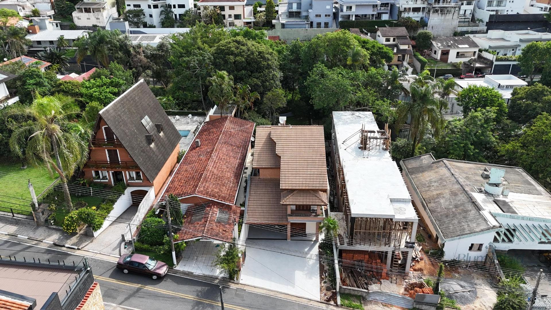 Casa à venda com 4 quartos, 1 suíte, 2 vagas e 400m² no Condomínio Arujazinho IV, Arujá (SP) — foto 2 de 30