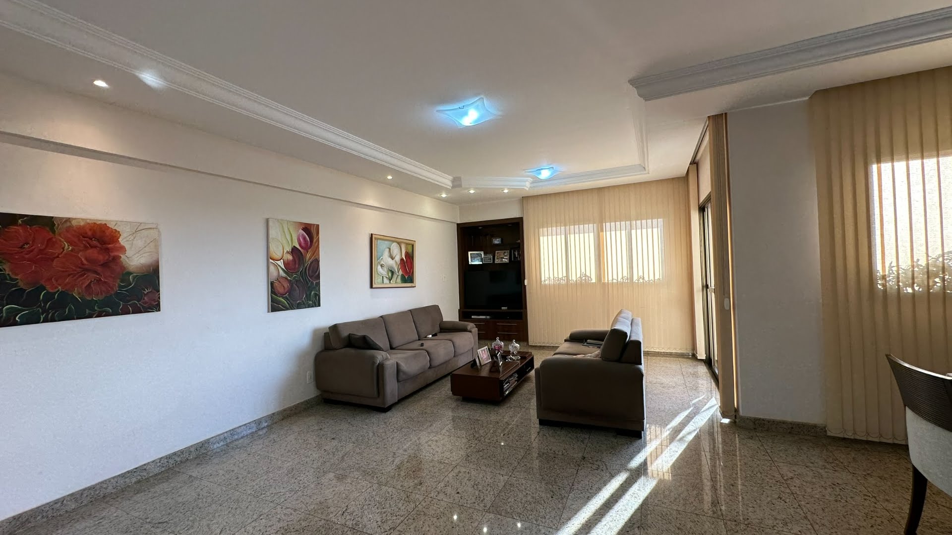 Apartamento à venda com 3 quartos, 1 suíte, 2 vagas e 161m² no Centro, Araxá (MG) — foto 2 de 14