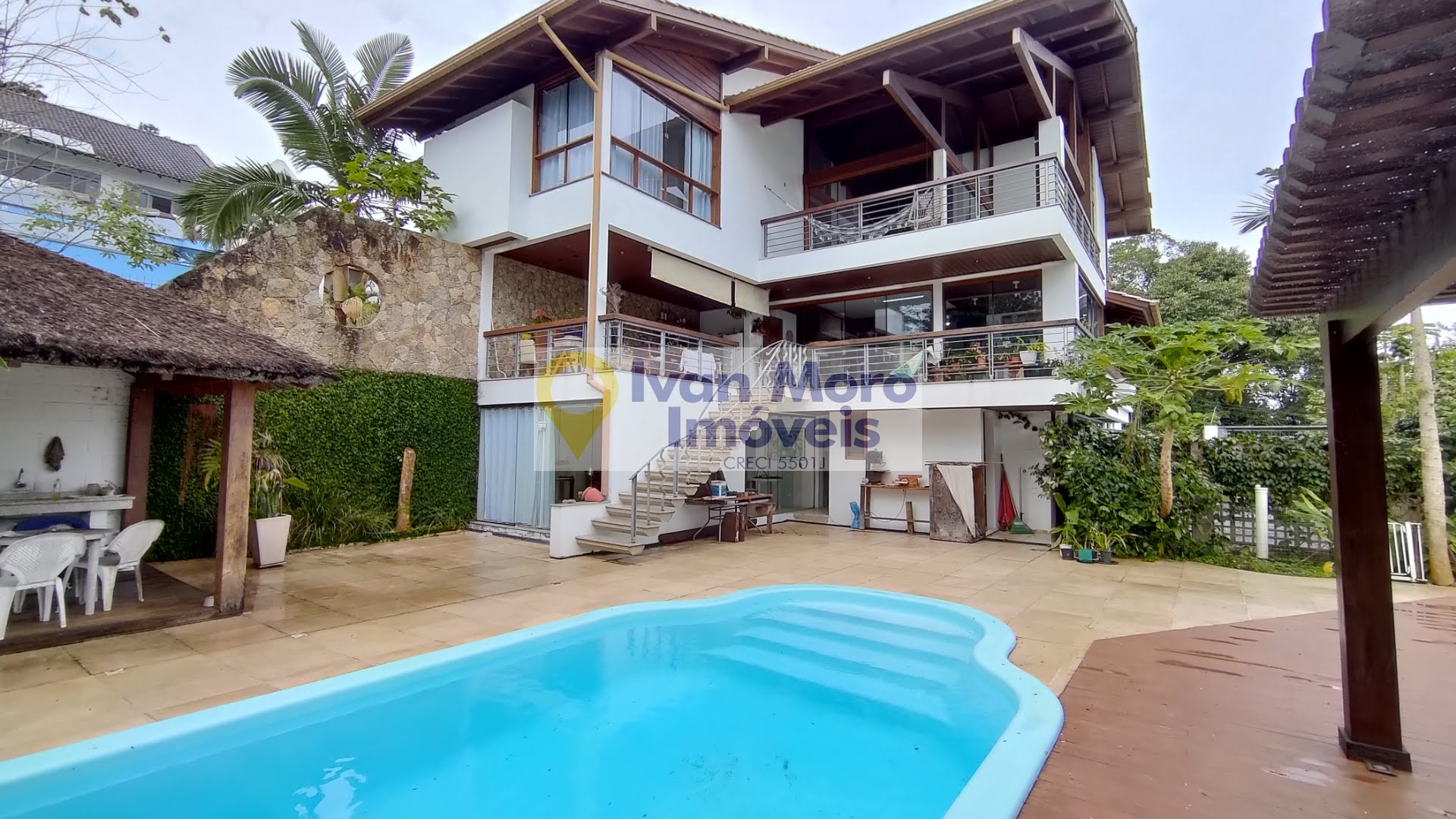 Casa à venda com 5 quartos, 6 banheiros, 4 vagas e 456m² no João Paulo, Florianópolis — foto principal