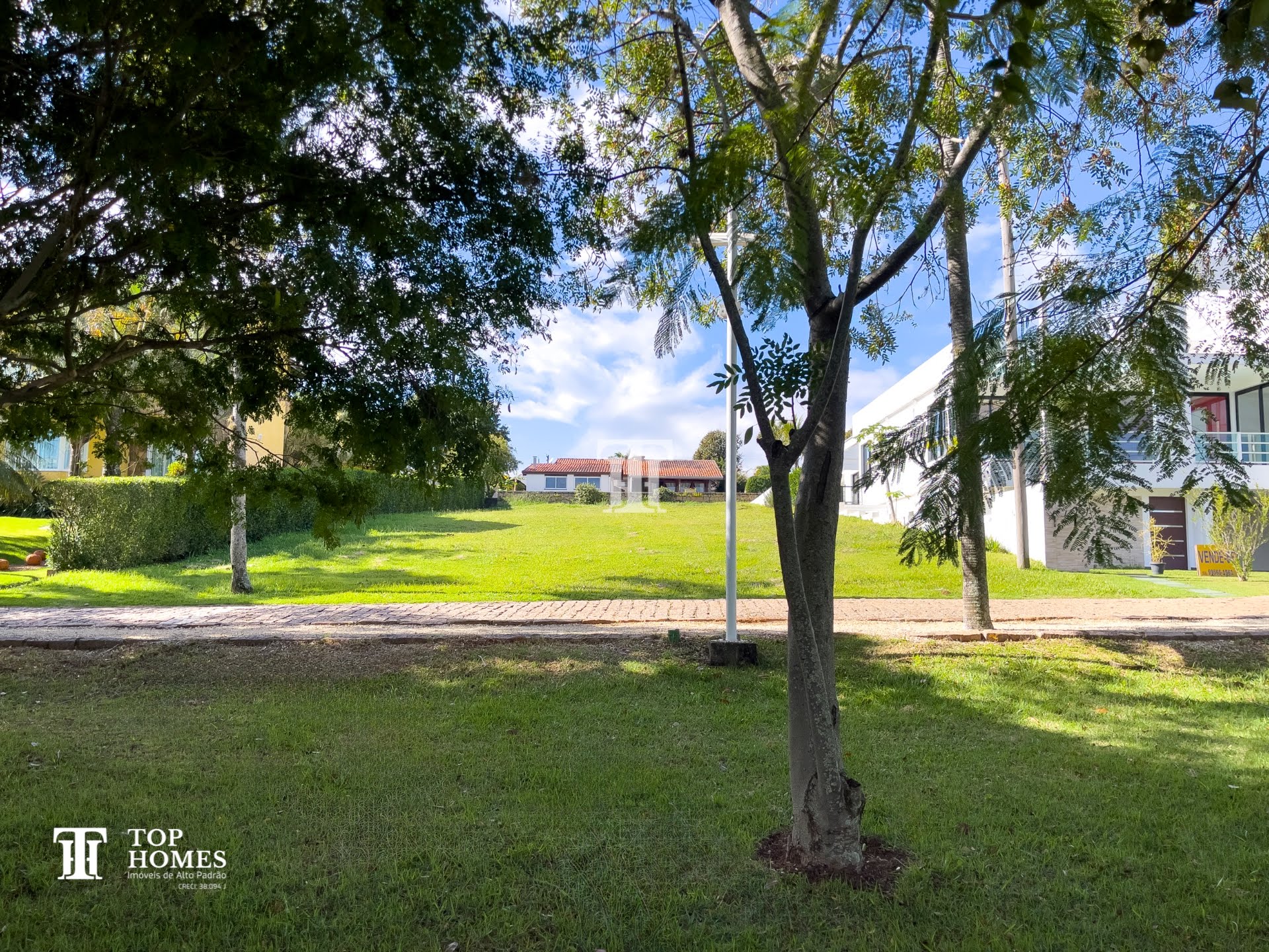 Terreno frente ao lago à venda no condomínio Portal da Concórdia em Cabreúva/SP