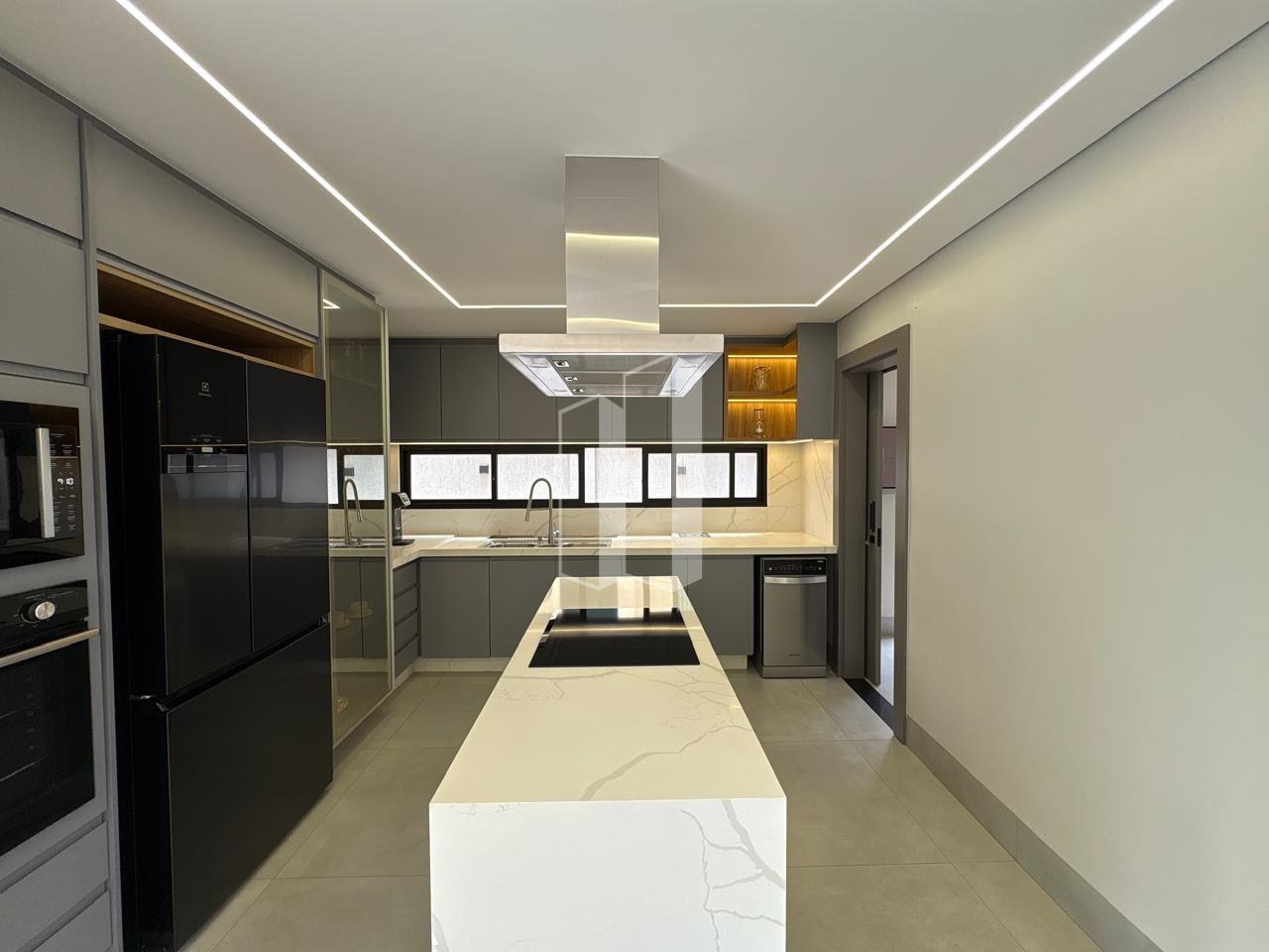 Casa à venda com 3 quartos, 3 suítes, 4 vagas e 286m² no Jardins Madri, Goiânia (GO) — foto 9 de 30