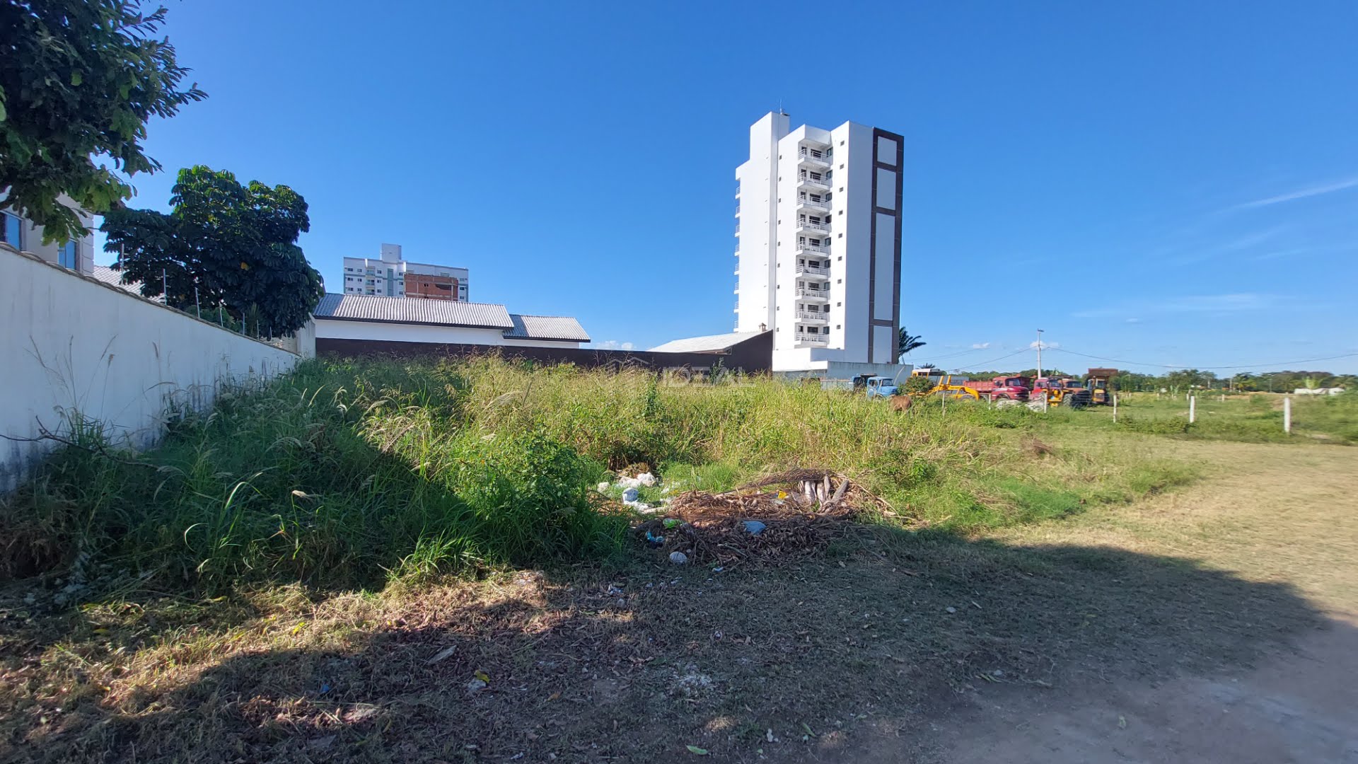 Vista de frente do Terreno na Rua Godofredo Pinto em Campos dos Goytacazes