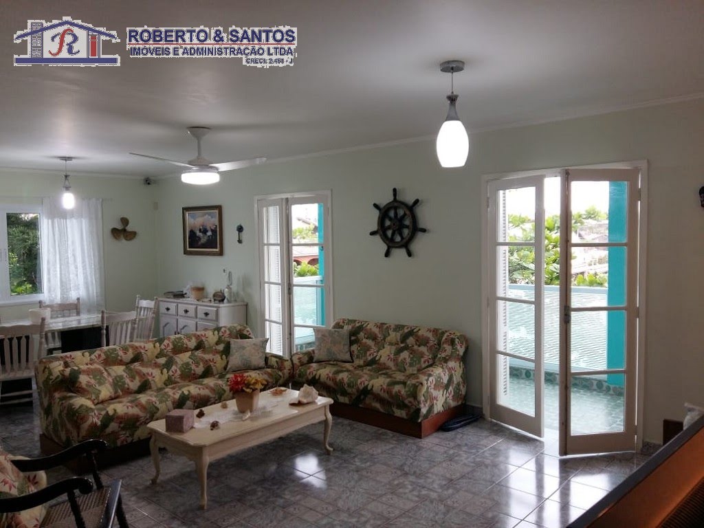 Sala Ampla Com Portas Duplas
