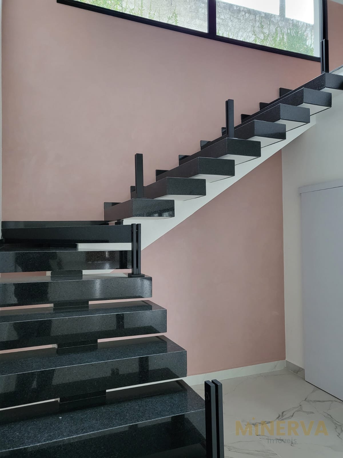 Casa à venda com 3 quartos, 3 suítes, 4 vagas e 355m² no Jardim Via Dutra, Arujá (SP) — foto 15 de 23