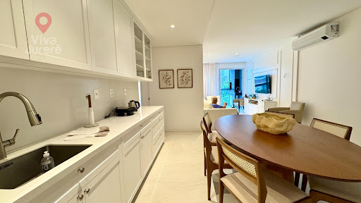 Apartamento 3 suítes em Jurerê a poucos passos do mar