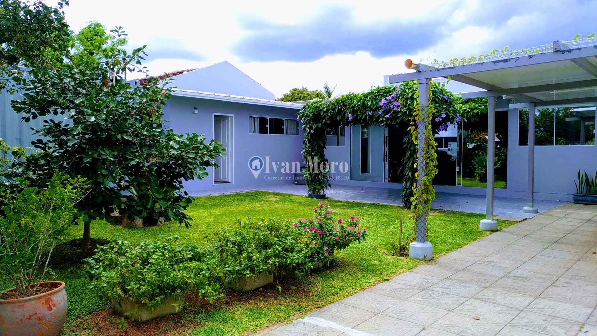 Casa para alugar com 4 quartos, 5 banheiros, 2 vagas e 170m² no Daniela, Florianópolis — foto principal