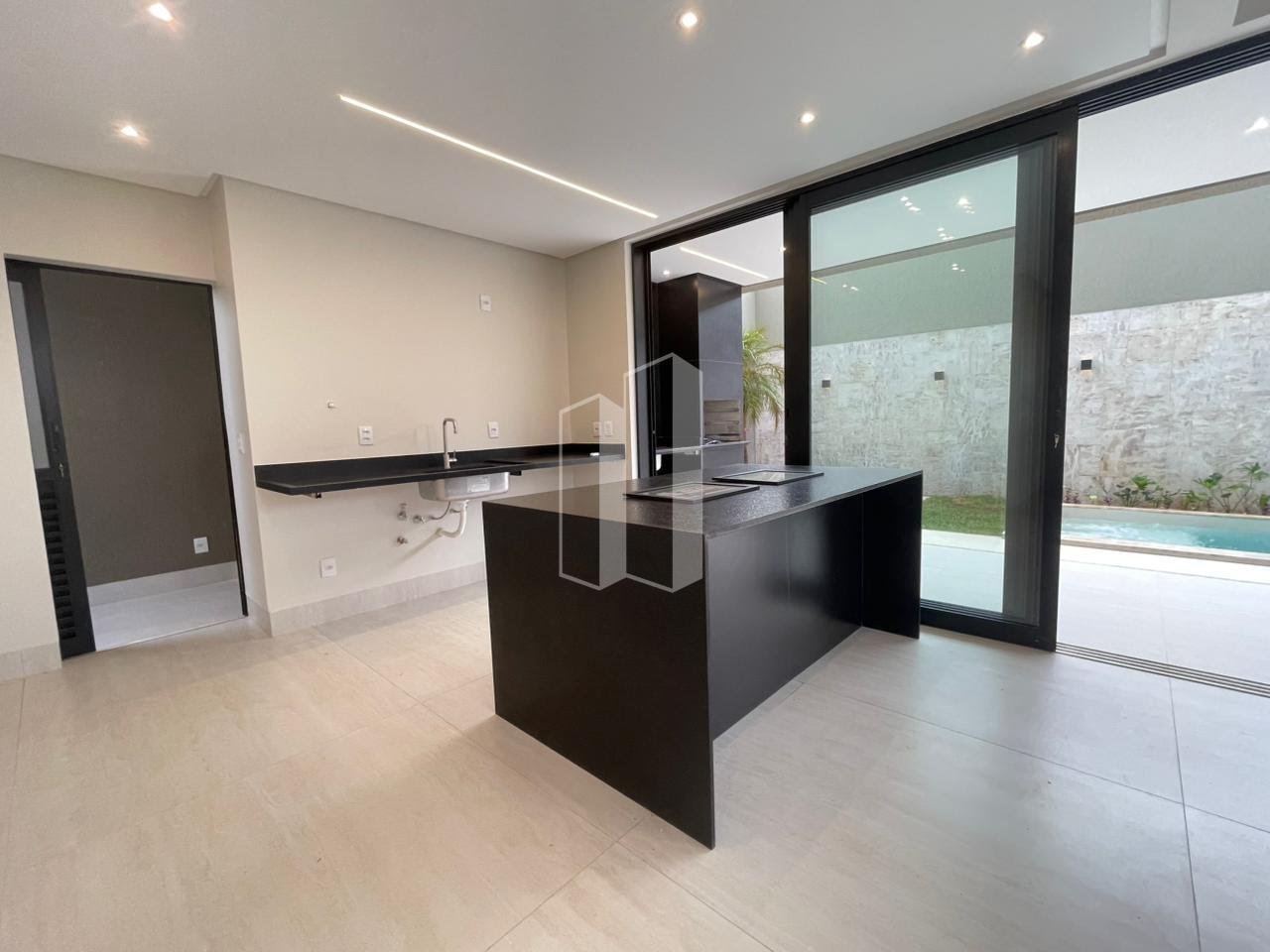 Casa à venda com 3 quartos, 3 suítes, 4 vagas e 220m² no Jardins Parma, Senador Canedo (GO) — foto 24 de 30