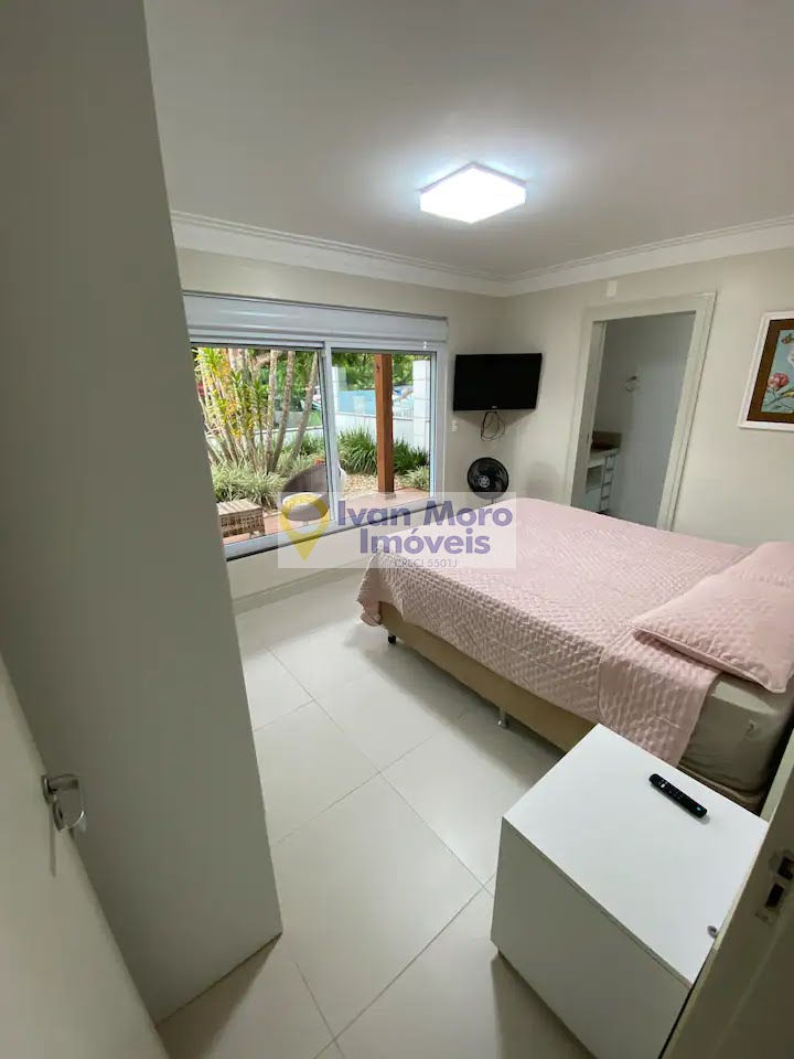 Casa para alugar com 4 quartos, 3 suítes, 3 vagas e 350m² no Daniela, Florianópolis (SC) — foto 17 de 30