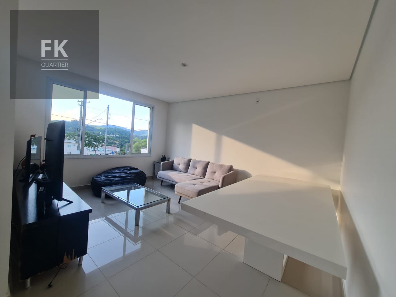 Casa à venda com 3 quartos, 3 suítes, 4 vagas e 266m² no Suru, Santana de Parnaíba (SP) — foto 4 de 26