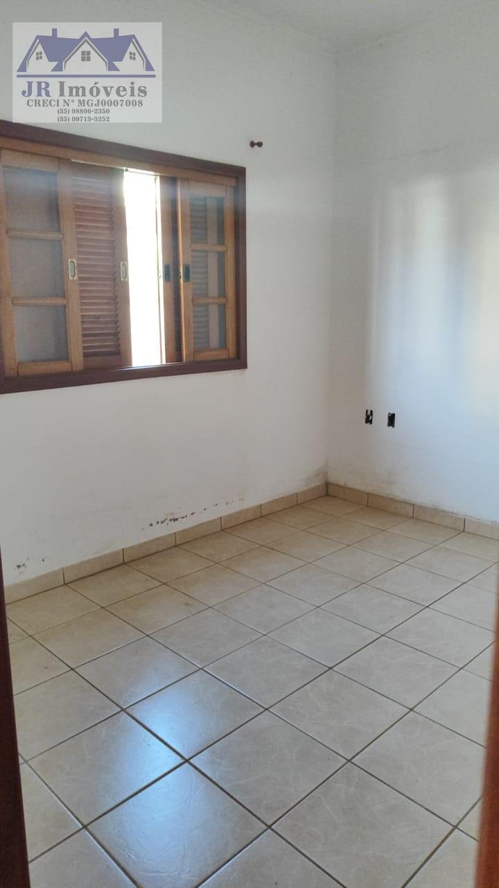 Casa à venda com 3 quartos, 2 banheiros, 3 vagas e 100m² no Centro, Piranguinho (MG) — foto 2 de 28