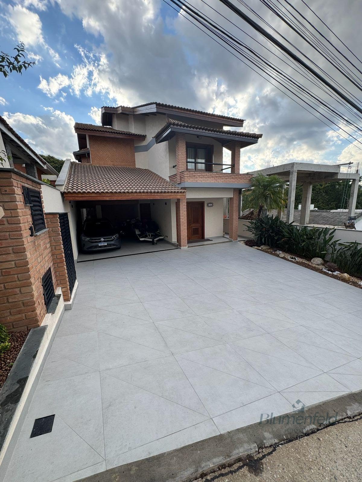 Casa à venda com 4 quartos, 6 banheiros, 2 vagas e 400m² no Condomínio Arujazinho IV, Arujá — foto principal