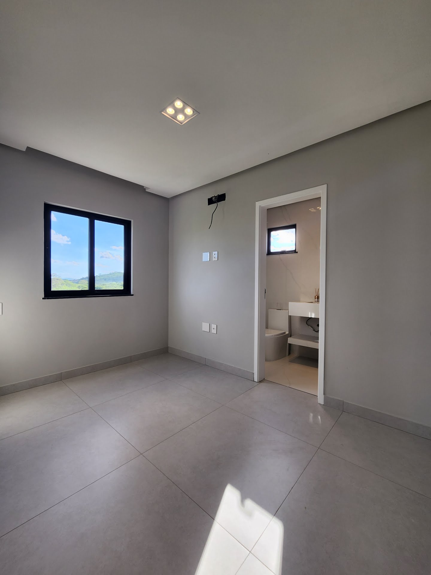 Casa à venda com 3 quartos, 3 suítes, 4 vagas e 160m² no Nova Esperança, Feira de Santana (BA) — foto 10 de 19