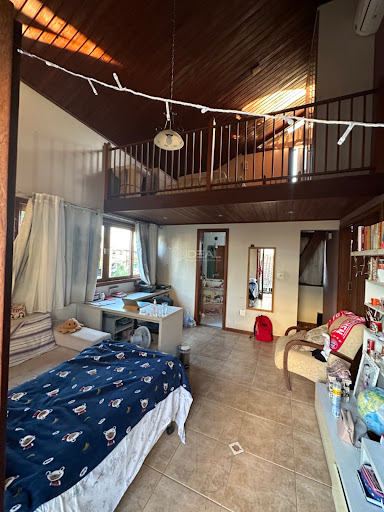 Quarto com mezanino 