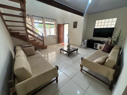 Casa com amplo terraço e 3 quartos em Caiobá