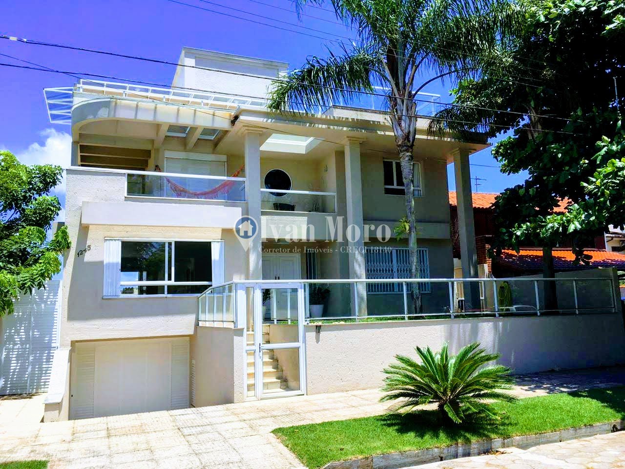 Casa para alugar com 4 quartos, 5 banheiros, 2 vagas e 360m² no Daniela, Florianópolis — foto principal