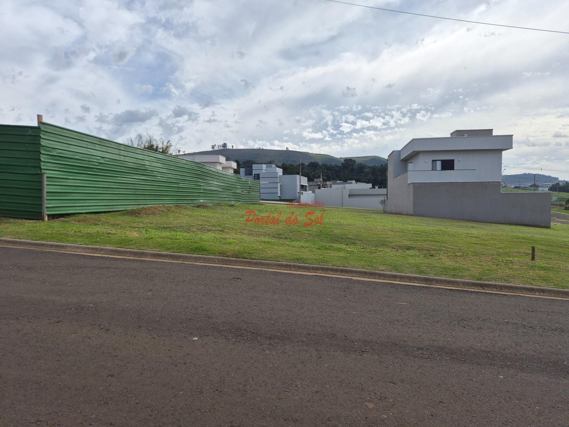 Terreno à venda com 268m² de terreno no Condomínio Maria Thereza Rennó, Santo Antônio da Platina (PR) — foto 2 de 4
