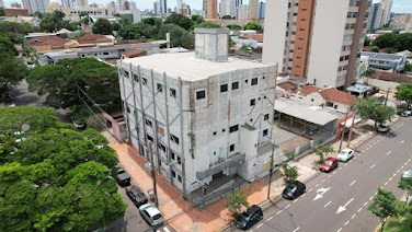 Edifício  desenvolvido para operações médicas, hospitalares e de diagnóstico