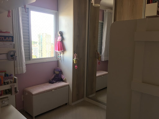 Quarto 2 com armários