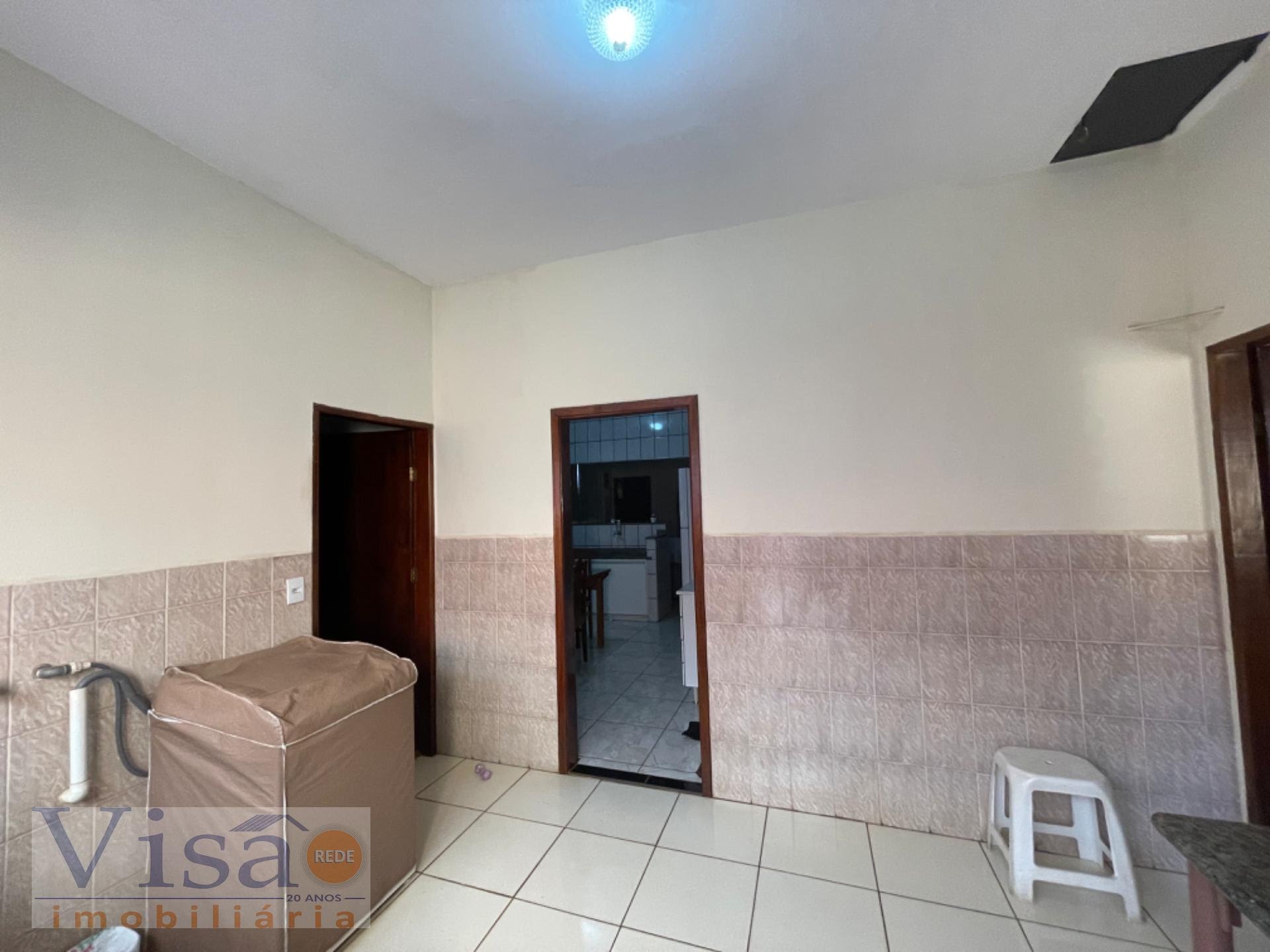 Casa à venda com 4 quartos, 2 suítes, 3 vagas e 200m² no Bairro Vila Mariana, Paracatu (MG) — foto 3 de 16