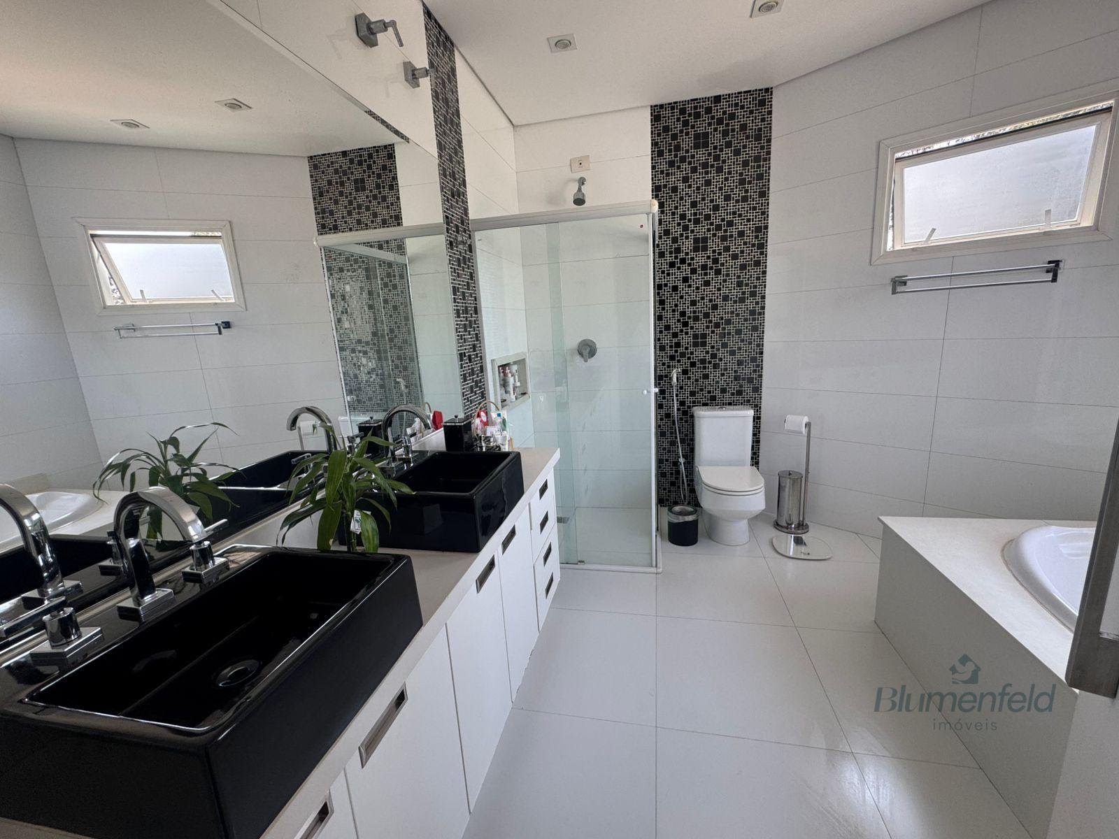 Casa à venda com 4 quartos, 4 suítes, 3 vagas e 344m² no Condomínio Real Park, Arujá (SP) — foto 15 de 18