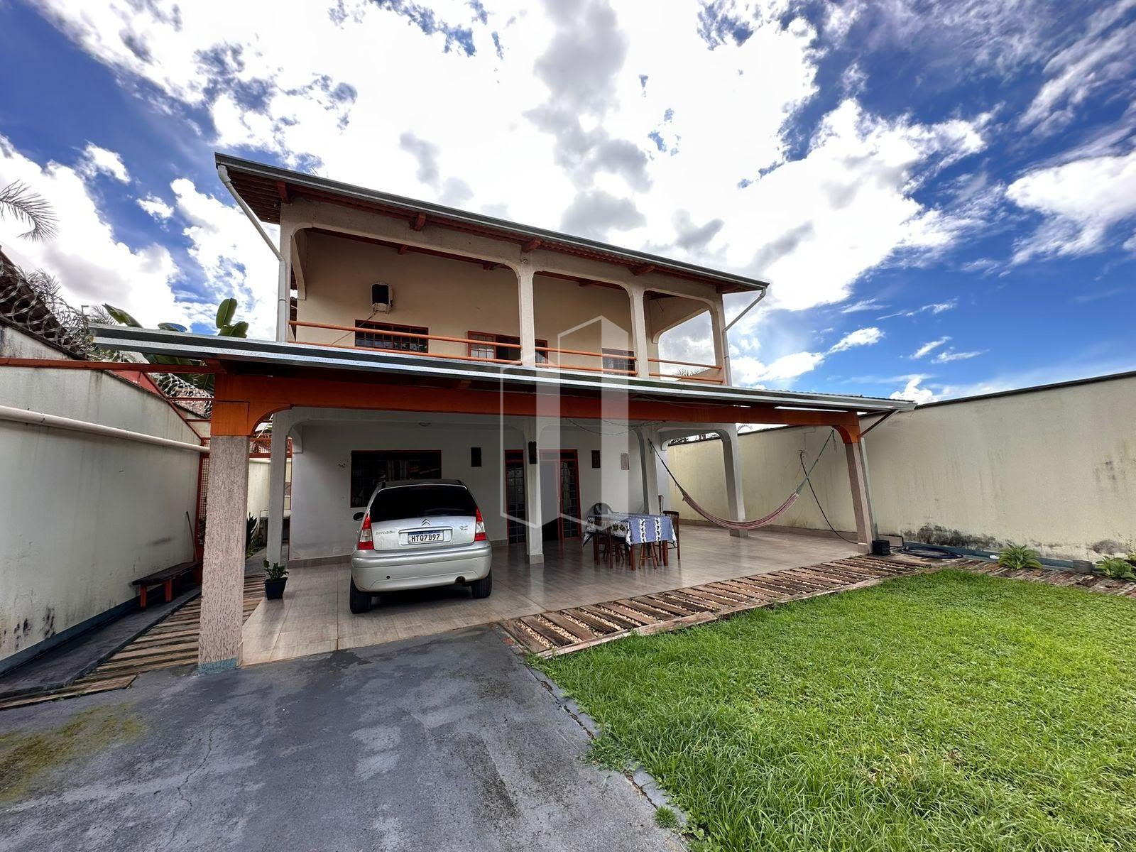 Casa à venda com 3 quartos, 3 banheiros, 6 vagas e 273m² no Residencial Guarema, Goiânia — foto principal