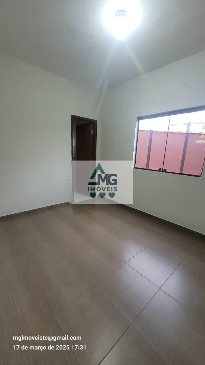 Casa à venda com 3 quartos, 1 suíte, 4 vagas e 450m² no Jardim das Magnólias, Três Corações (MG) — foto 2 de 12