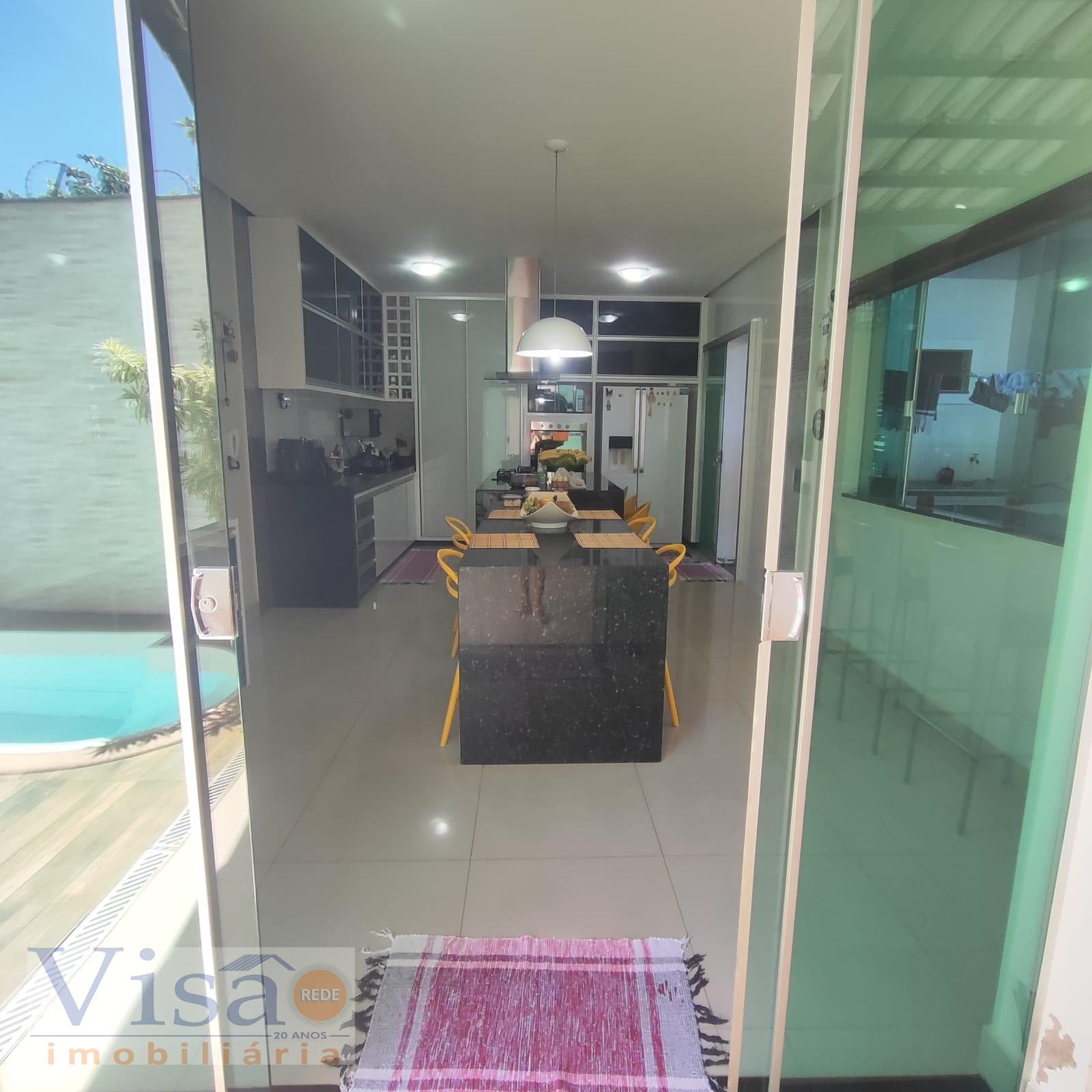 Casa à venda com 3 quartos, 2 banheiros, 2 vagas e 250m² no Prado, Paracatu — foto principal