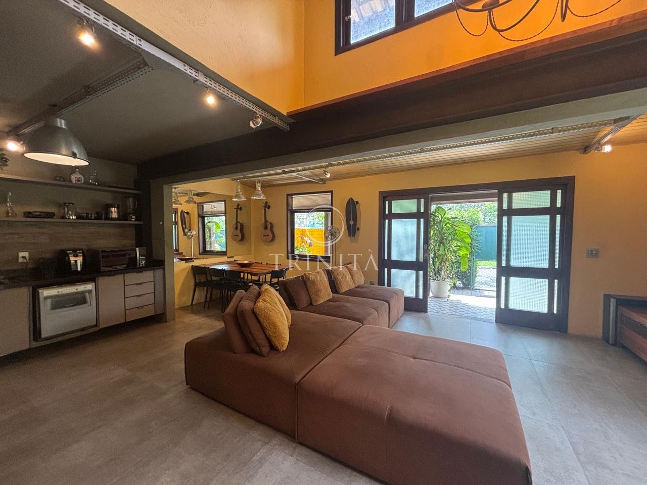 sala-e-cozinha-integradas-casa-200m²-praça-da-vargem-grande