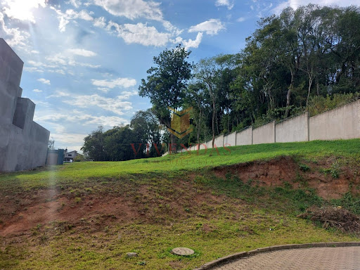 Terreno diferenciado, localizado no ponto mais reservado da rua, Reserva do Arvoredo.
