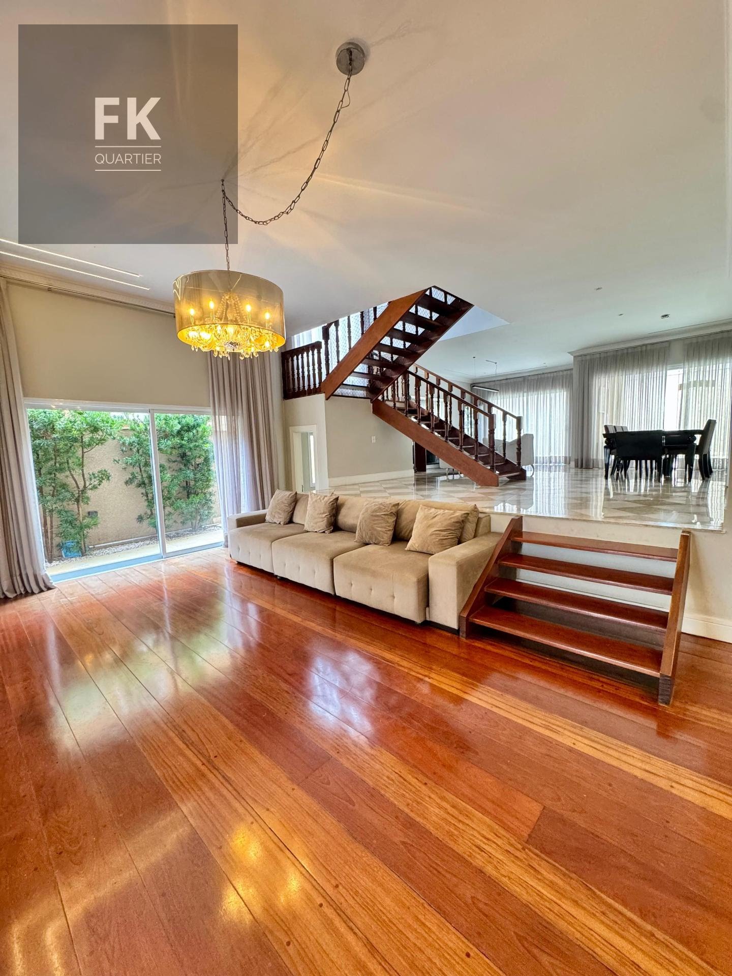 Casa para alugar com 4 quartos, 4 banheiros, 4 vagas e 450m² no Alphaville, Santana de Parnaíba — foto principal