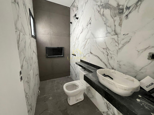 Casa em Condomínio no Jardim Eucaliptos em Sorocaba, 106m²,&nbsp; 03 dormitórios, 01 suíte , 02 vagas de garagem.