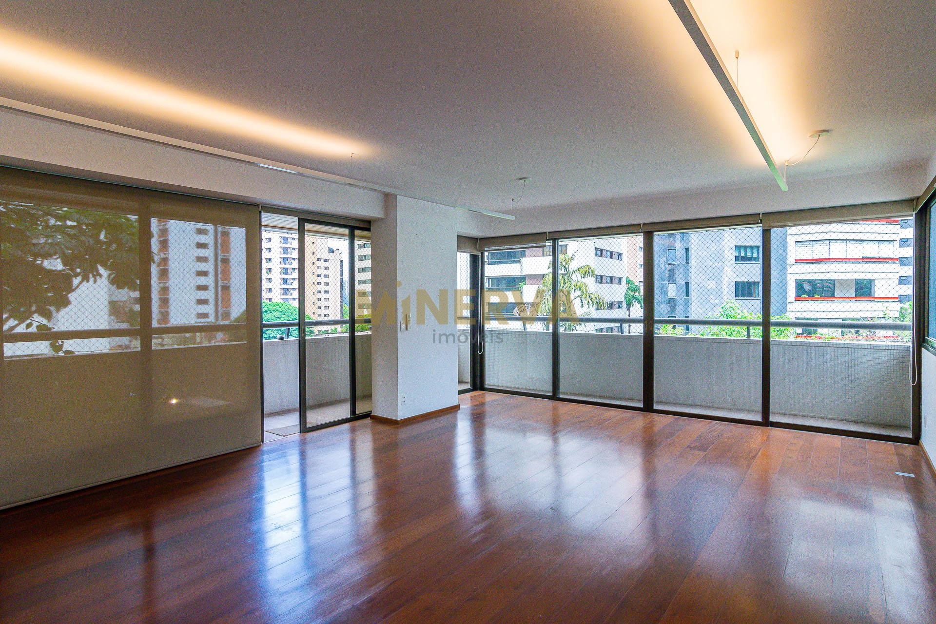 Apartamento à venda com 3 quartos, 4 banheiros, 4 vagas e 290m² no Aclimação, São Paulo — foto principal
