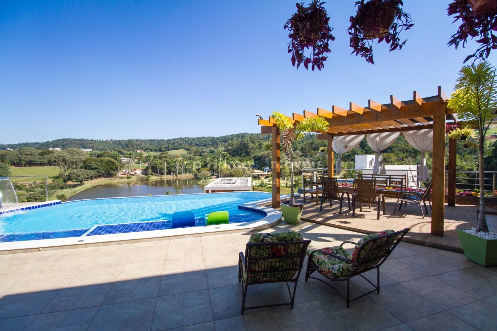 Casa à venda no condomínio Fazenda SerrAzul II - I