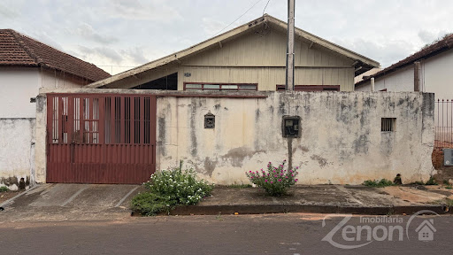 Casa de Madeira  à Venda em Vila Jardim, Adamantina – 3 Quartos