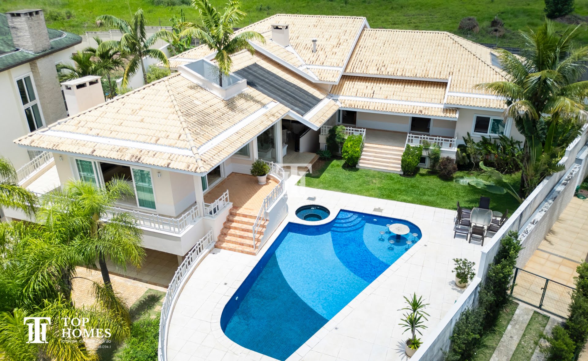 Casa de alto padrão à venda no condomínio Terras de São Carlos em Jundiaí/SP