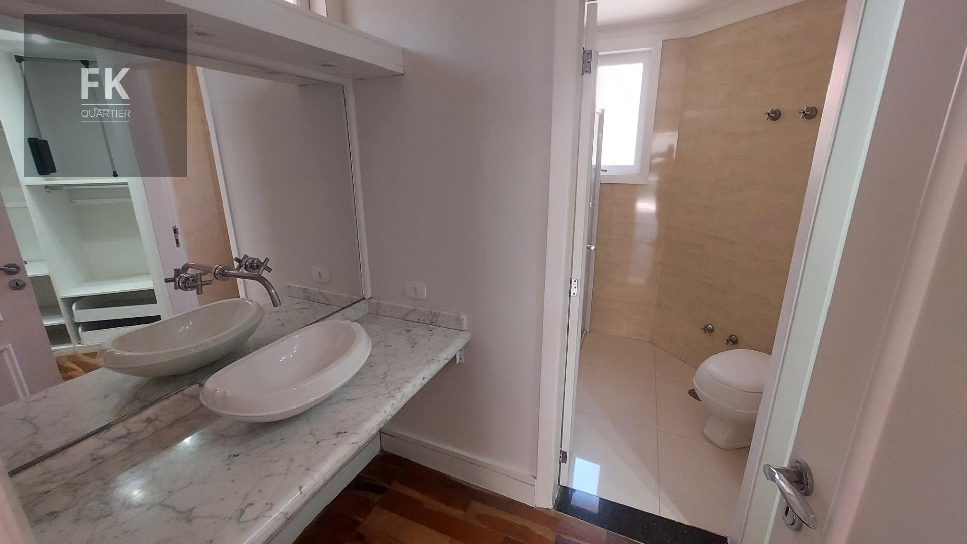 Casa à venda com 5 quartos, 4 suítes, 4 vagas e 250m² no Alphaville Residencial Dois, Barueri (SP) — foto 24 de 30