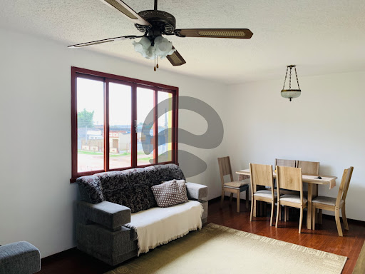 Apartamento em Areal - Pelotas com 2 dormitórios e 1 banheiro por R$180.000 - Venda e locação