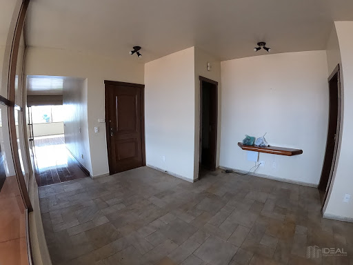 Apartamento à venda com 4 quartos próximo ao CENSA no Centro de Campos dos Goytacazes, RJ.